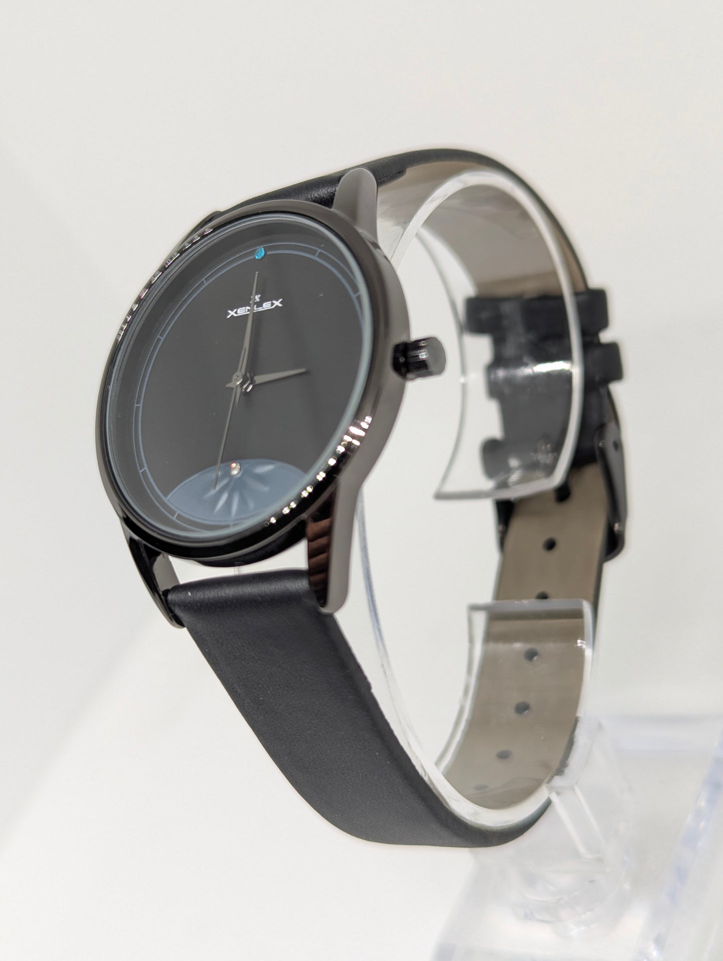 Minimalist Black Dial Xenlex Wristwatch – Timeless Elegance in Motion