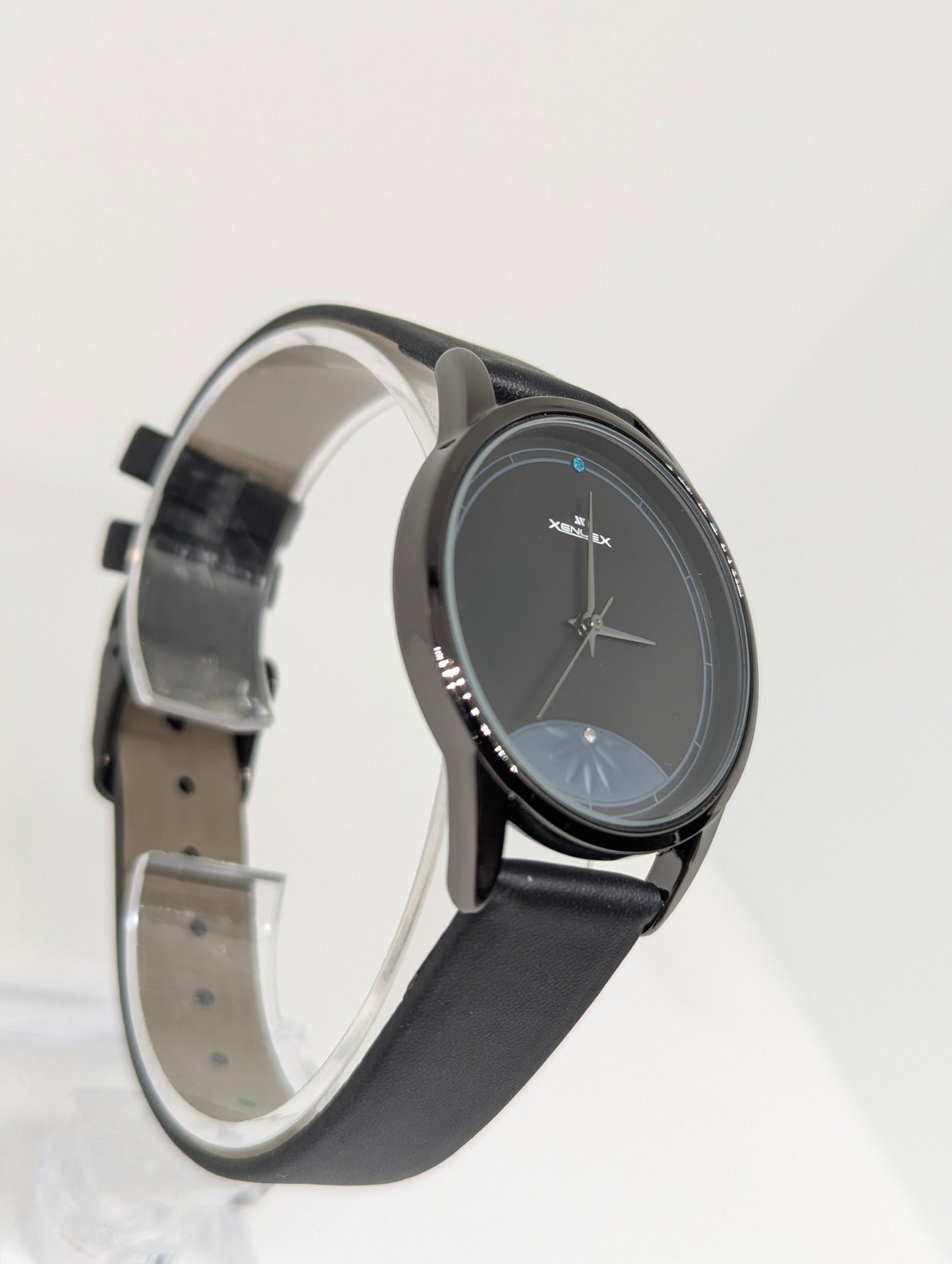 Minimalist Black Dial Xenlex Wristwatch – Timeless Elegance in Motion