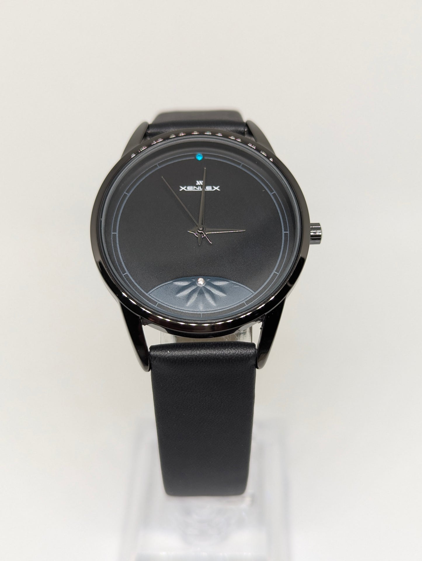 Minimalist Black Dial Xenlex Wristwatch – Timeless Elegance in Motion